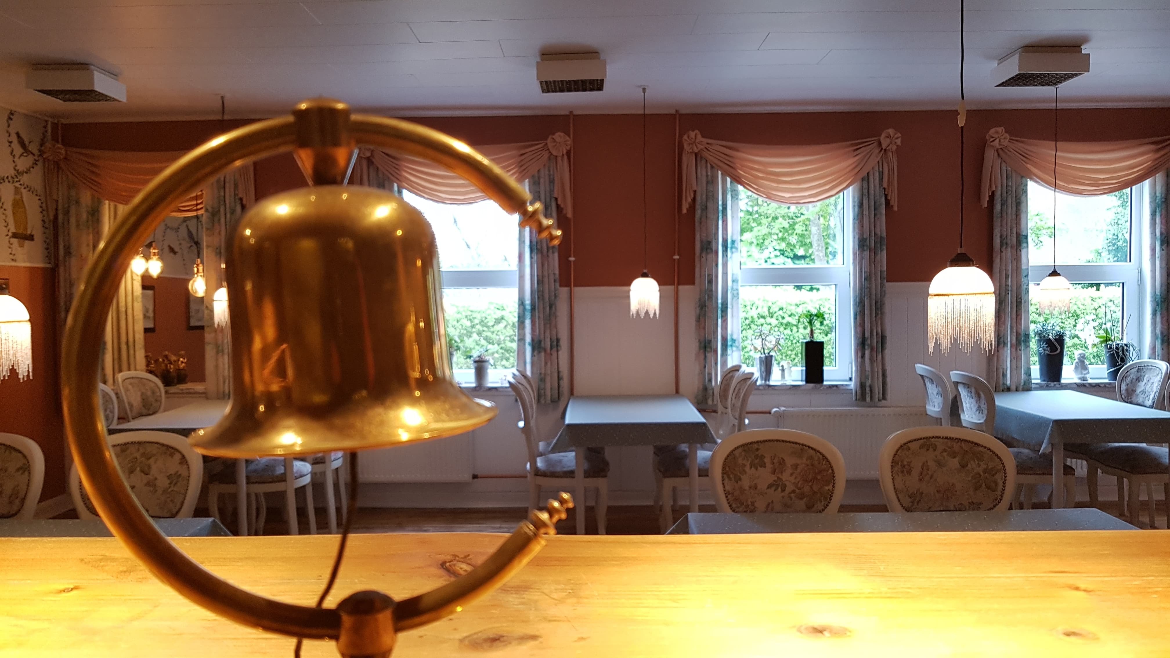 Bygningen en sommerdag