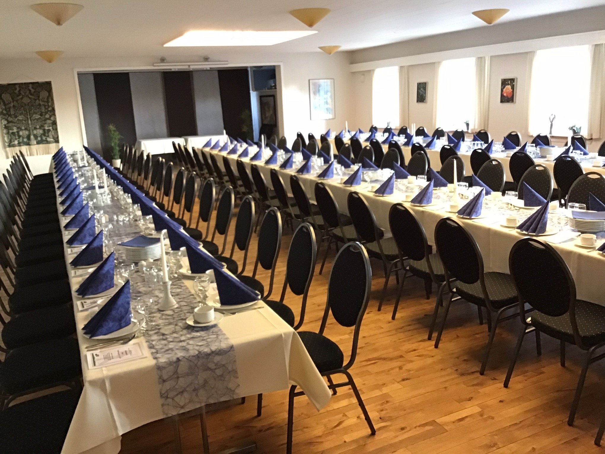 Selskabssal klar til fest